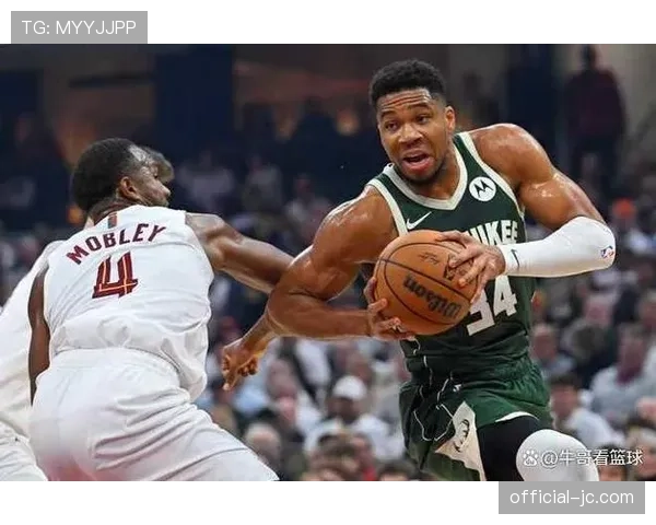 半场战报：雄鹿依靠字母哥冲击内线获得20次罚球，领先对手12分