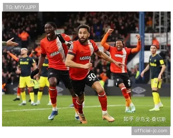 赛前训练开放，卢顿城主帅爱德华兹亲自演练定位球防守